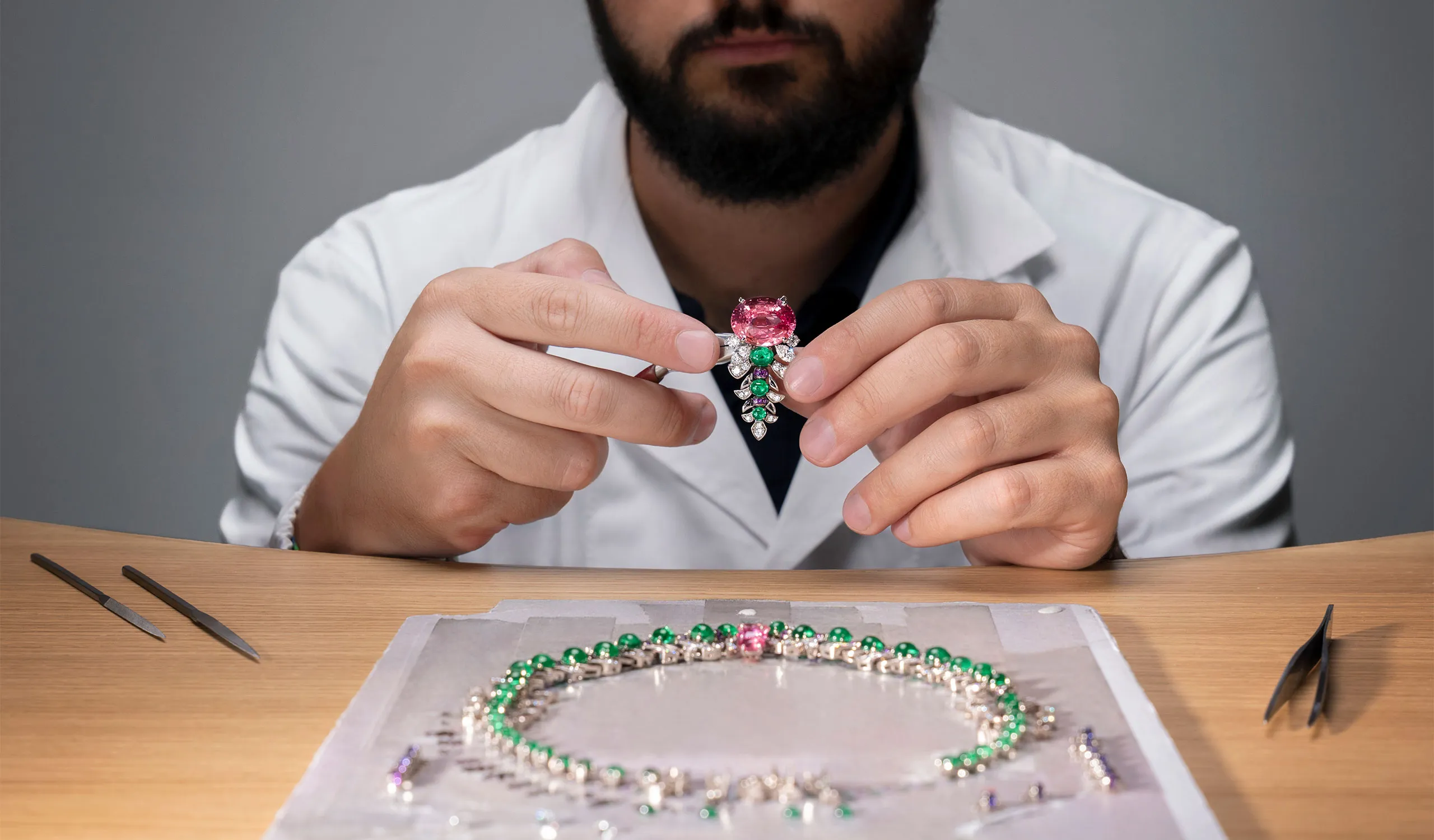 <p>Crafting the Eclettica Secret Garden high jewellery necklace</p>