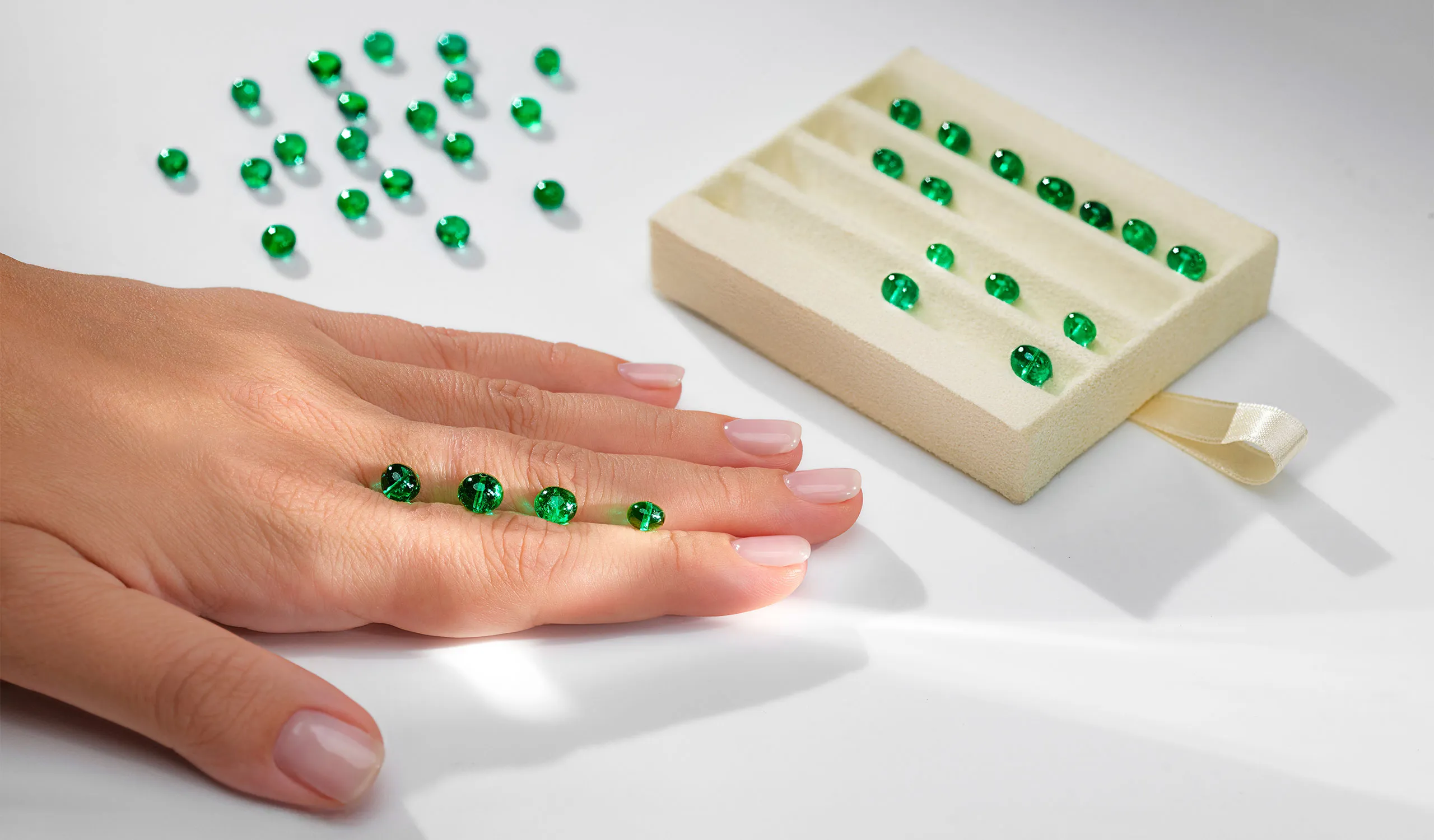 <p>The necklace also features more than 34ct of cabochon emeralds</p>