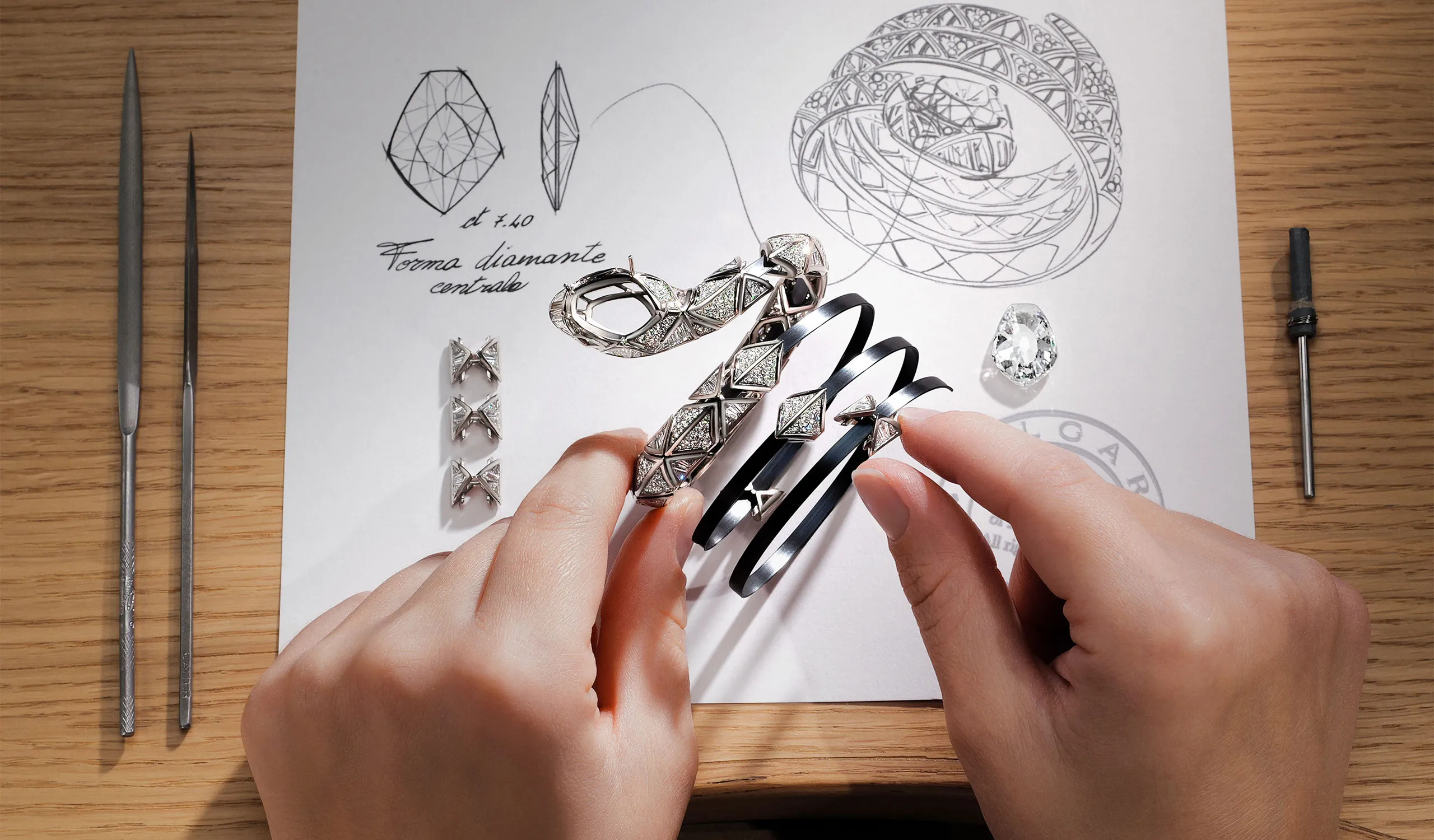 <p>The making of the Eclettica Serpenti Infinia bracelet</p>