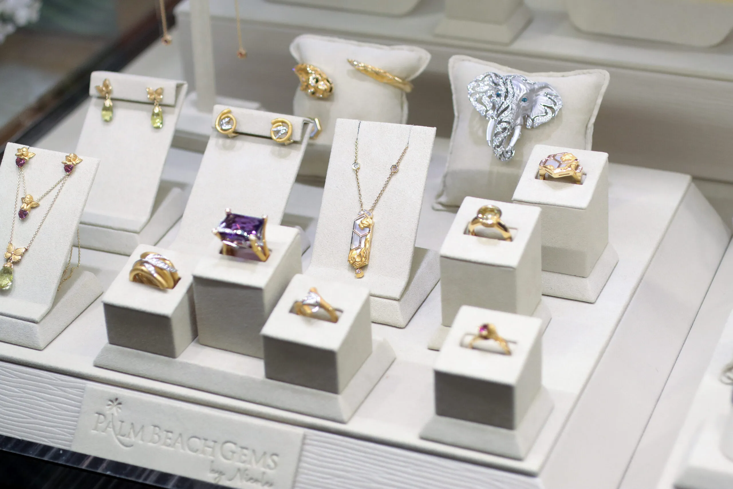 <p>Palm Beach Gems by Nicole offers a carefully curated selection of fine jewellery from third party brands, bringing diverse global choice to its customer base</p>