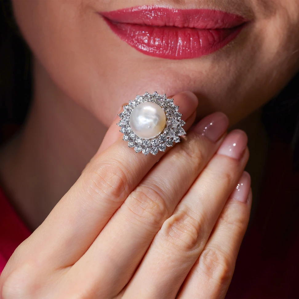 <p>A natural saltwater pearl and diamond ring in 18k white gold. This exquisite pearl weighs 85.161 chow</p>