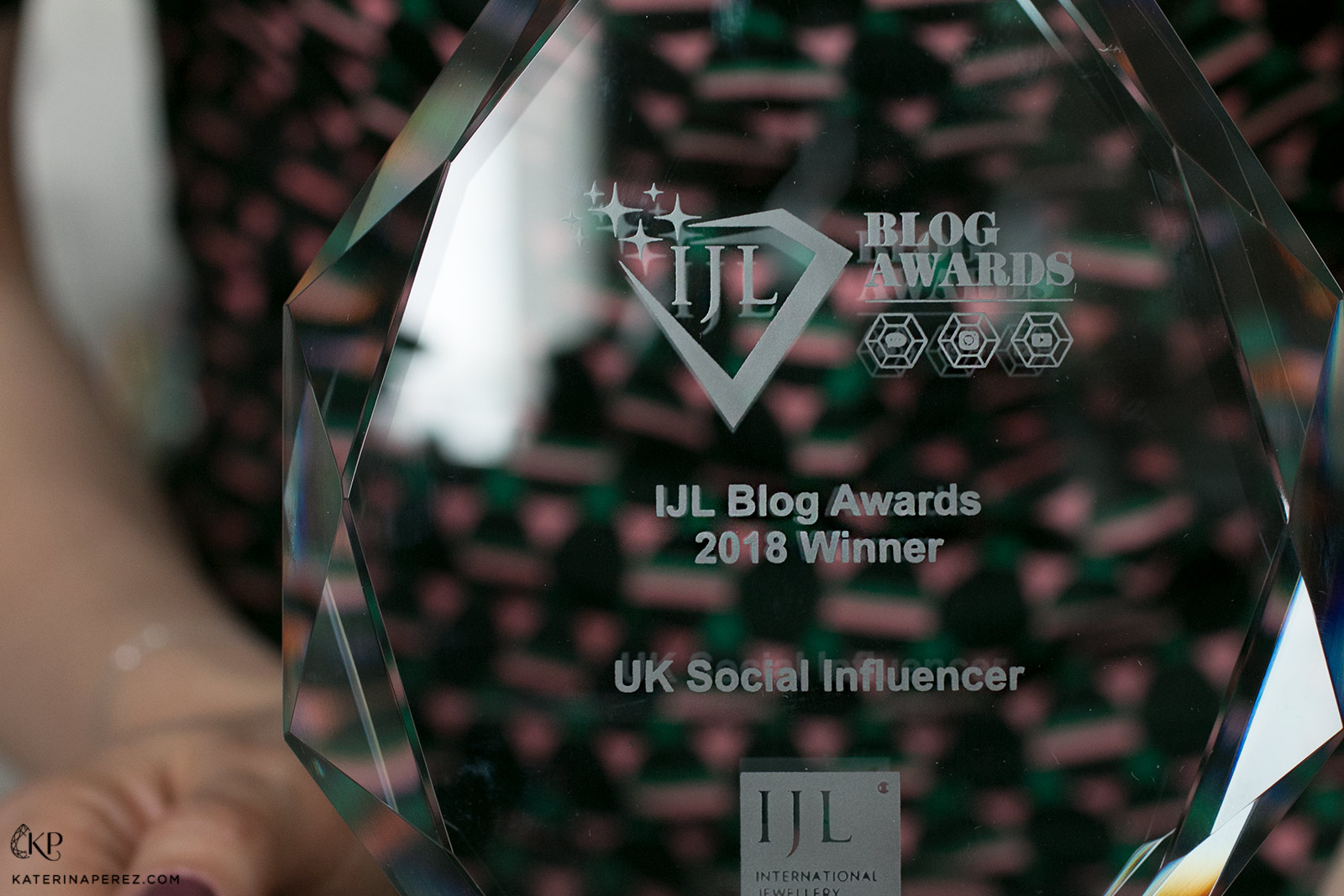 IJL awards trophy for UK social influencer
