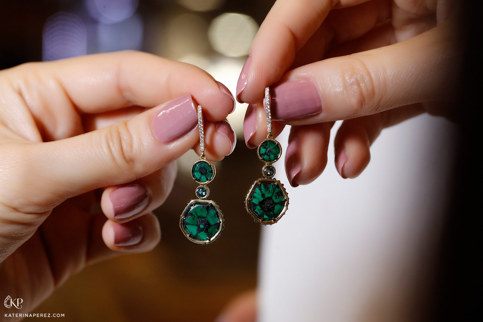 Omi Privé earrings with trapiche emeralds and diamonds set in gold