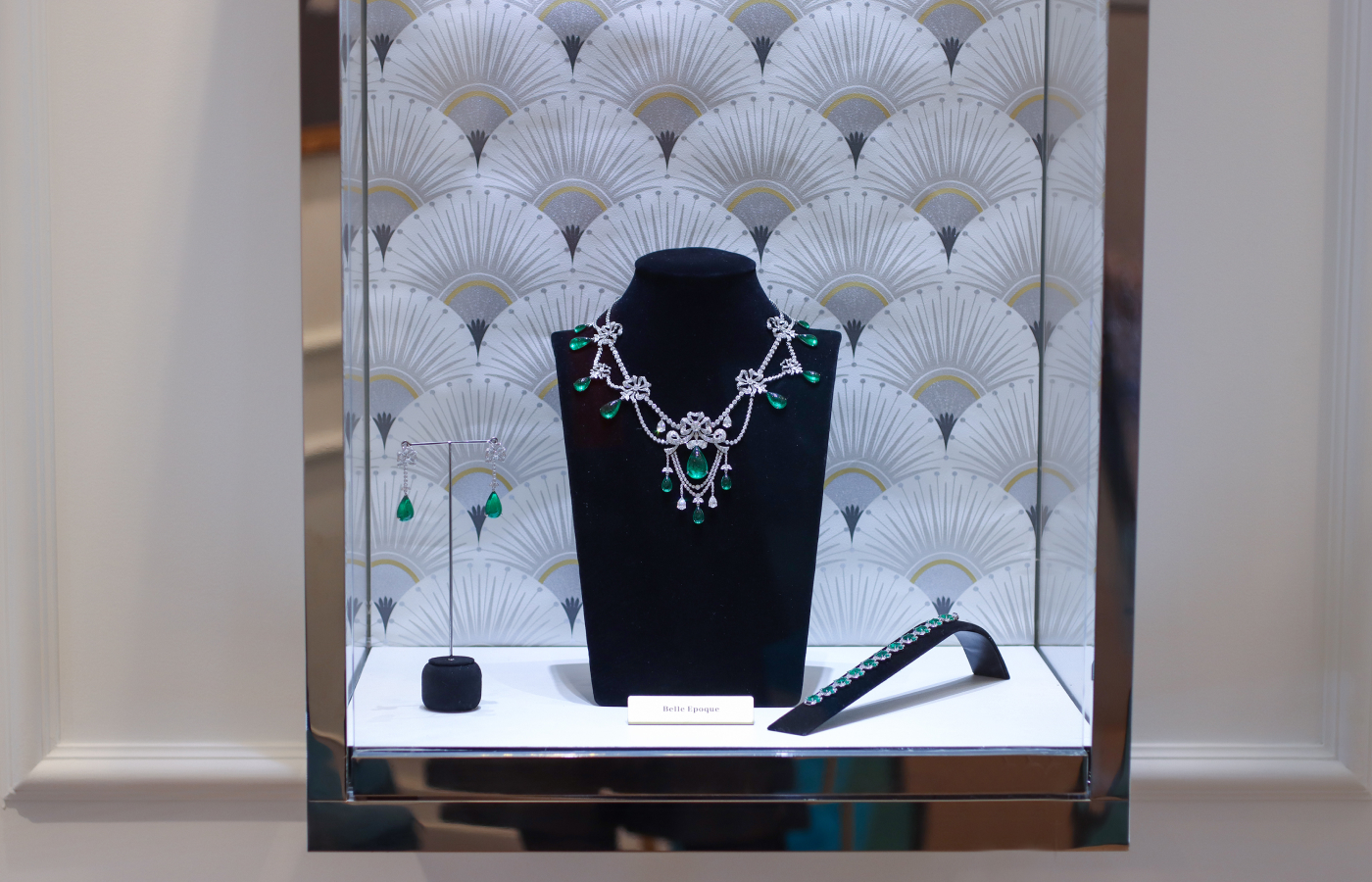 Serendipity Jewelry Belle Epoque High Jewellery suite, including a transformable necklace/brooch with 68 carats of pear-cut Colombian emeralds and 24 carats of diamonds, requiring nearly 1,000 hours of workmanship 