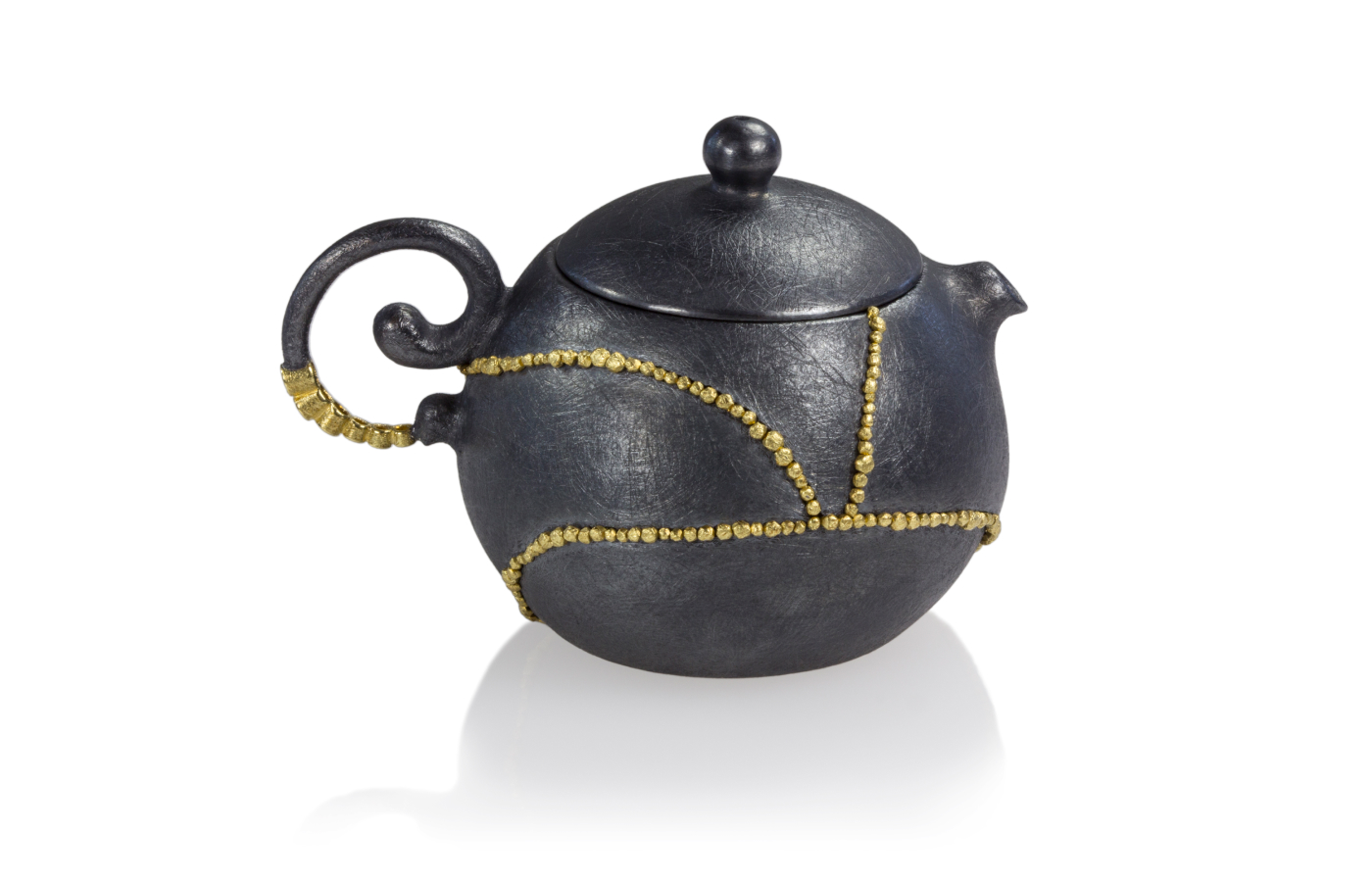 Todd Reed teapot in 18k yellow gold and patinated sterling silver  