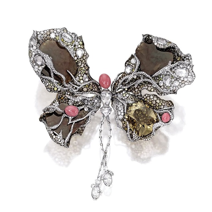 Брошь 2014 Masterpiece 'Ballerina Butterfly' из титана и 18k белого золота с жемчугом конк и цветными бриллиантами