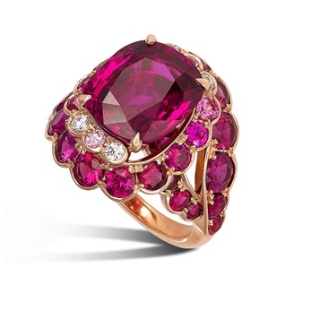 Ring with rubies and diamonds in rose gold