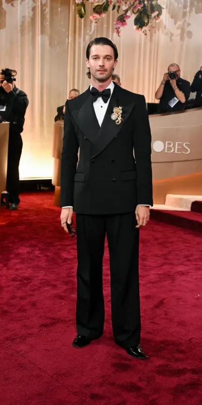 <div class="N54PNb BToiNc">
<div class="kb0PBd" data-snf="vpLr">
<div class="lTYpse EVq2wc">
<div class="HePszc AZxNrb yVCOtc CvgGZ AnbG7b t6uYac" role="heading" aria-level="3"><span class="Yt787 JGD2rd">Patrick Schwarzenegger wore an oversized floral brooch by Dolce & Gabbana</span></div>
</div>
</div>
</div>