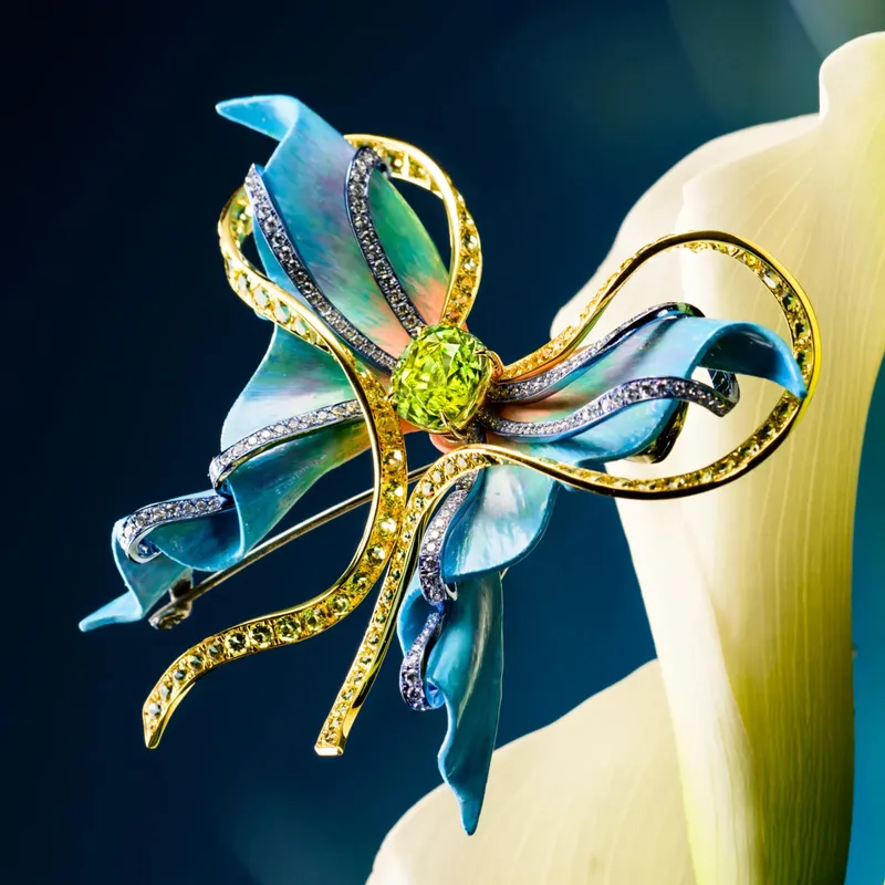 <p>Another of Anna Hu’s magical butterfly brooches in titanium and enamel, this one set with a peridot centre stone</p>