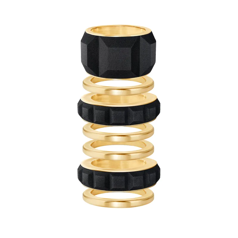 <p><span style="font-weight: 400;">Through a process borrowed from aeronautics and automotive engineering, Boucheron has turned loose grains into solid, wearable architecture</span></p>