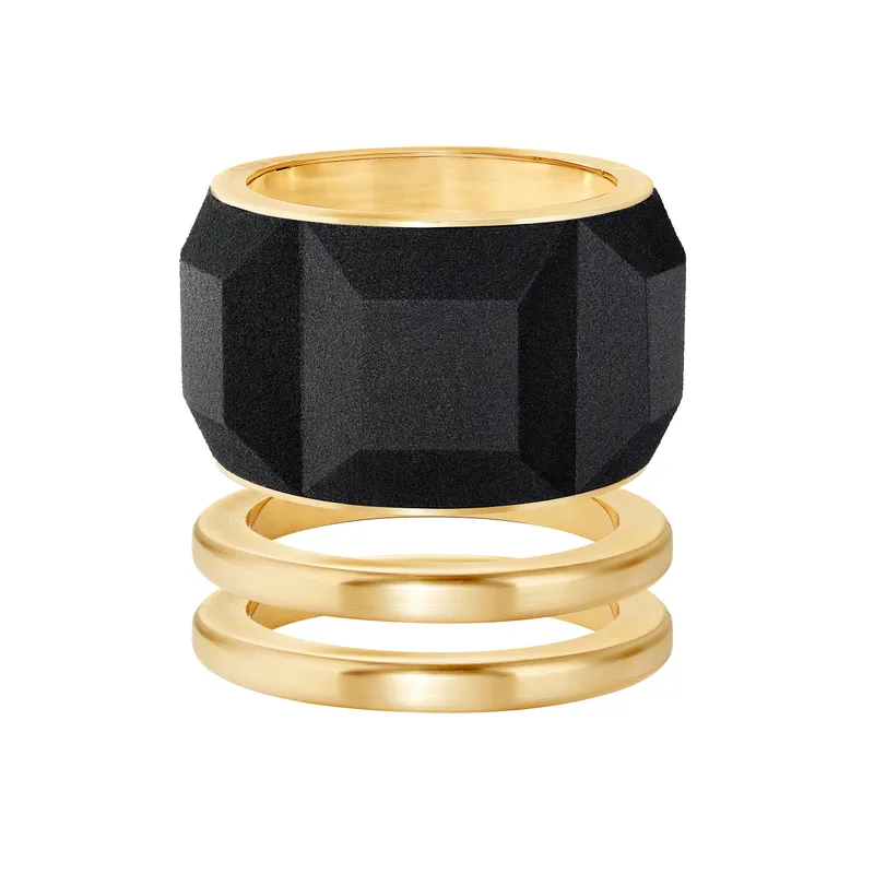 <p>The XXL Quatre Sand bangle in black sand and 18k yellow gold</p>