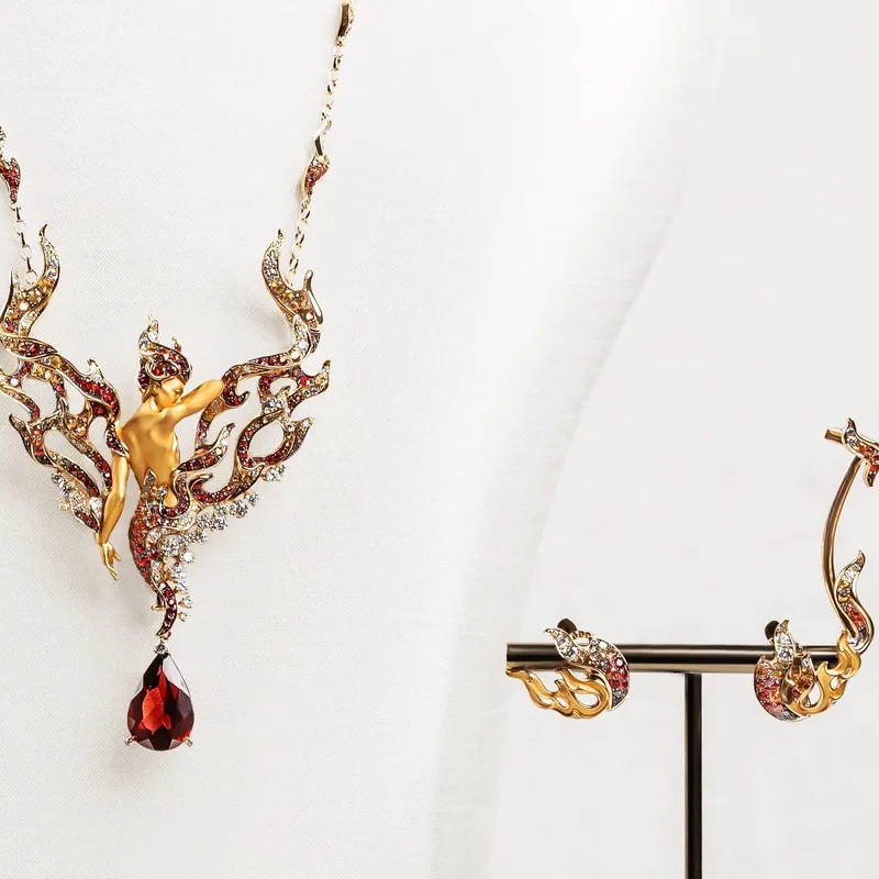 <p>Spain’s Carrera y Carrera debuted at Jewellery Arabia 2025 with their sculptural gold and gemstone creations</p>