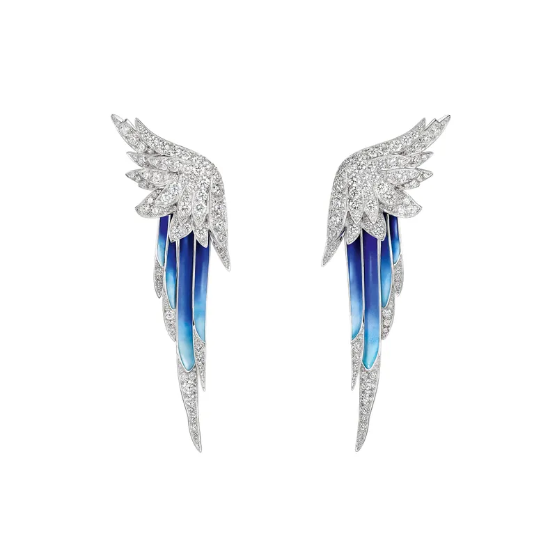 <p>Transformable Envol earrings in white gold, grand feu enamel and diamonds</p>