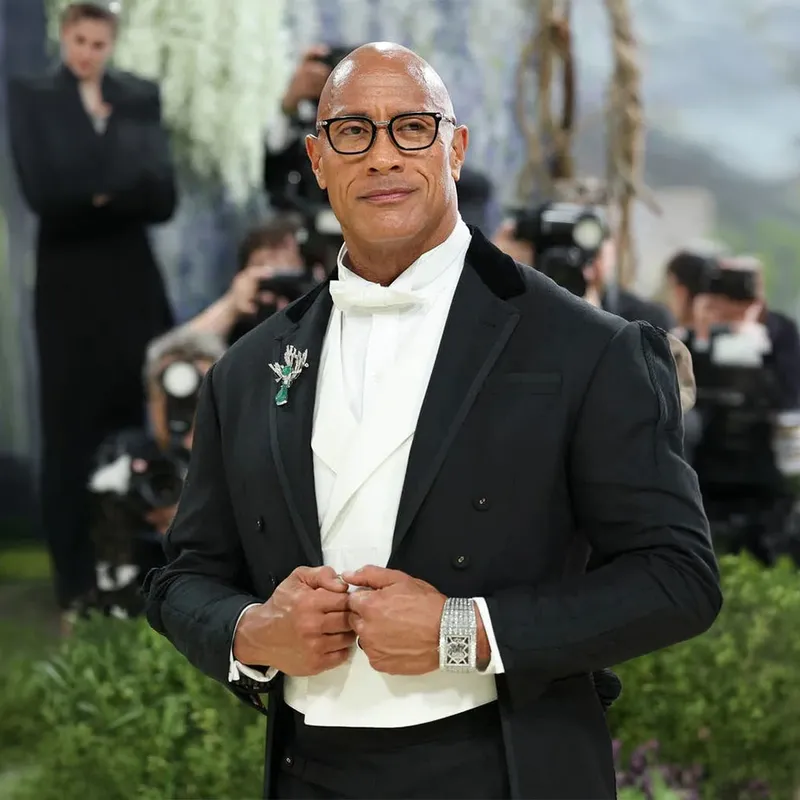 <p>Dwayne Johnson wore an emerald and diamond high jewellery brooch by Manish Malholtra</p>