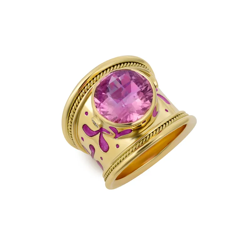 <p>Pink tourmaline and enamel tapered Templar ring from the Elizabeth Gage New York Collection 2025, set with a round-shaped chequerboard-cut pink tourmaline of 4.71 carats, two round brilliant-cut diamonds, and decorated in pink enamel in 18k yellow gold</p>