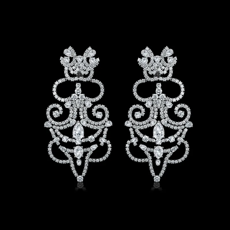<p>Lace & Diamond earrings in 18k white gold</p>