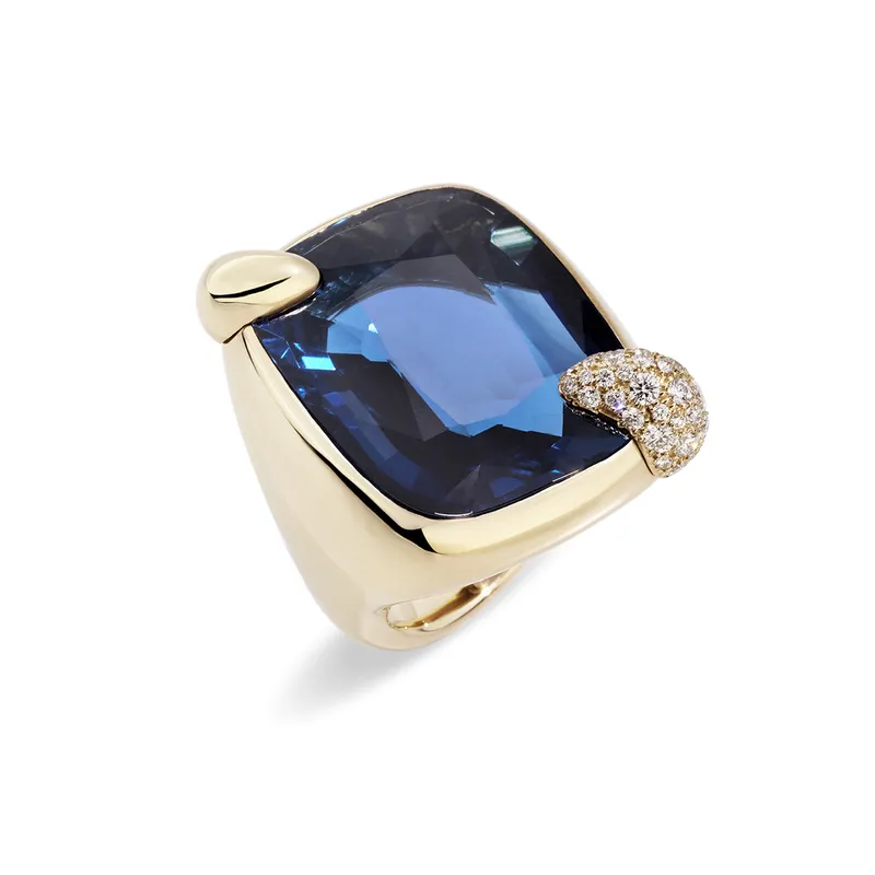 <p>‘Ritratto’ ring with London blue topaz set in rose gold</p>
