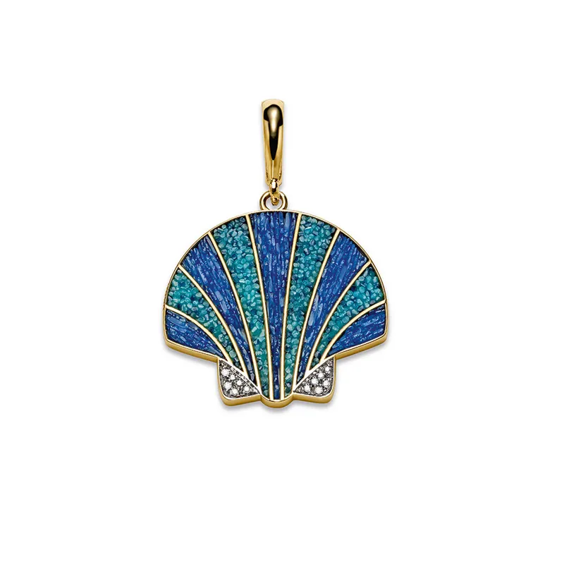 <p>Shell charm with micromosaic and diamonds in 18k yellow gold</p>
