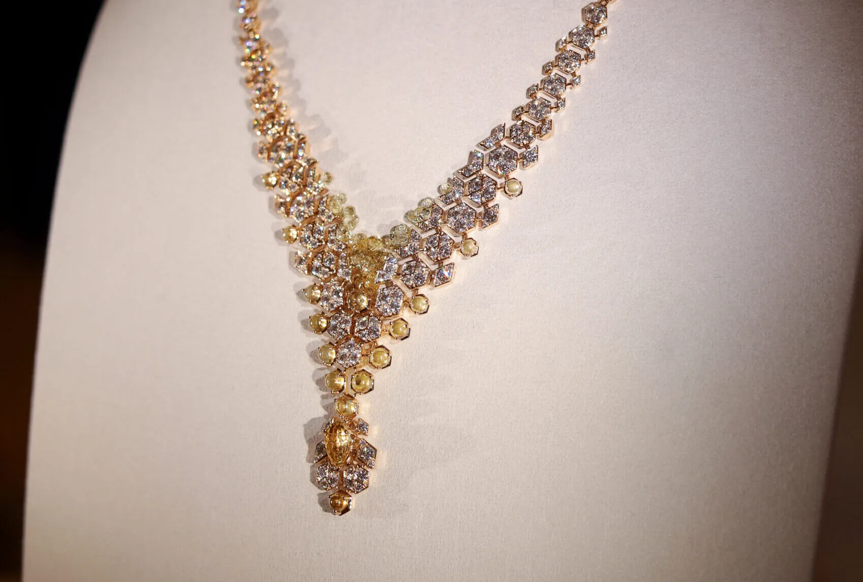 Cartier Nature Sauvage High Jewellery necklace in 18k yellow gold with yellow diamonds and colourless diamonds