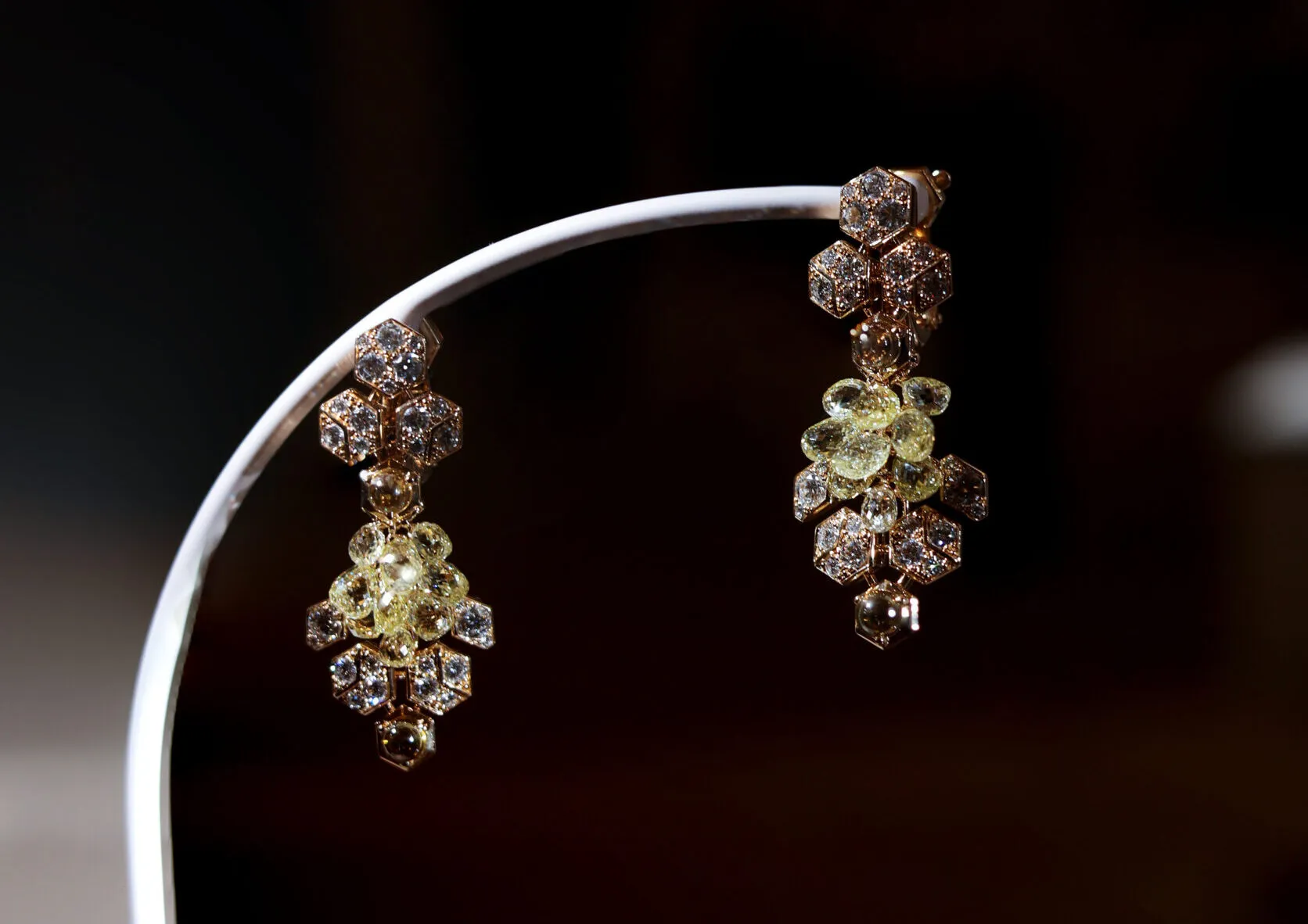 Cartier Nature Sauvage High Jewellery earrings in 18k yellow gold with yellow diamonds ande colourless diamonds