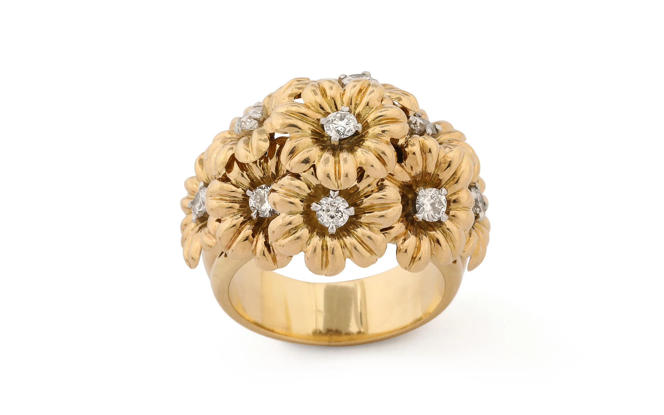 A La Vieille Russie will present this Van Cleef & Arpels daisy cluster flower bombé ring with diamonds in gold (c. 1950) at TEFAF Maastricht 2025