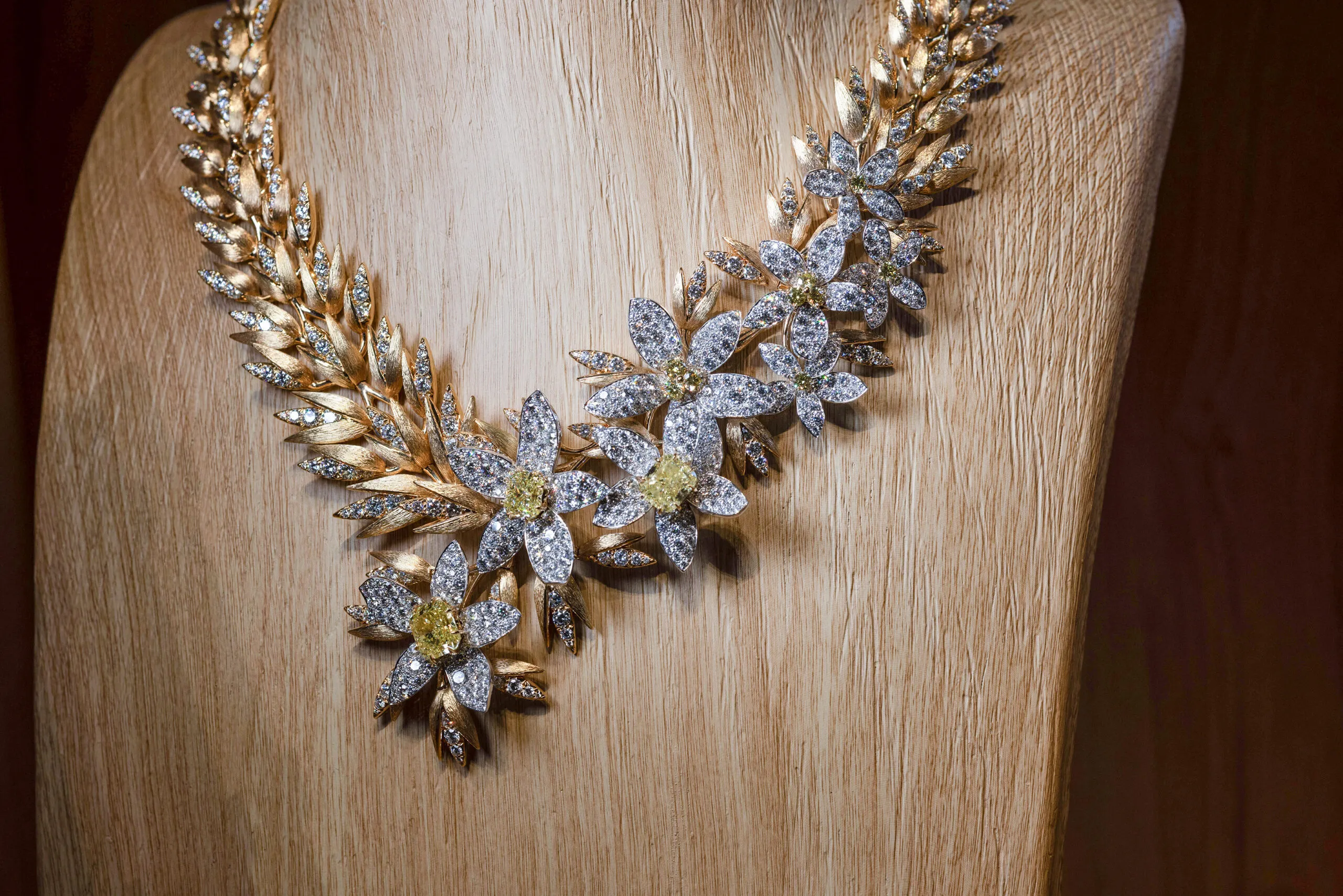 Fully articulated and enhanced with diamonds, it took over 1,300 hours of work to realise the Oat and Field Star high jewellery necklace 