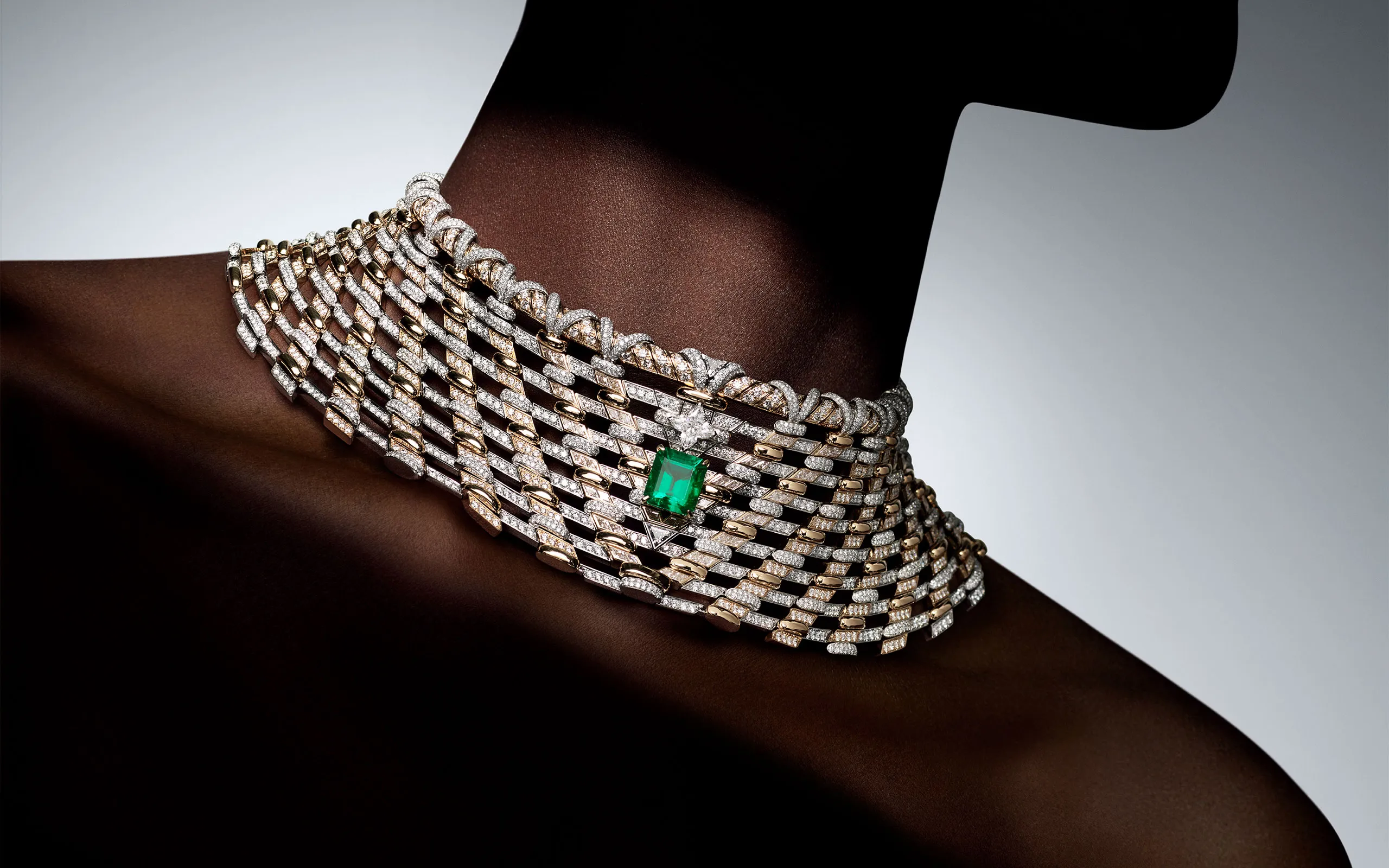 Louis Vuitton Phénoménal necklace with a 7.44-carat rectangular step-cut Colombian emerald and an LV Monogram Star-cut diamond of 2.07 carats from Chapter II of the Awakened Hands, Awakened Minds High Jewellery collection. ©Nathaniel Goldberg