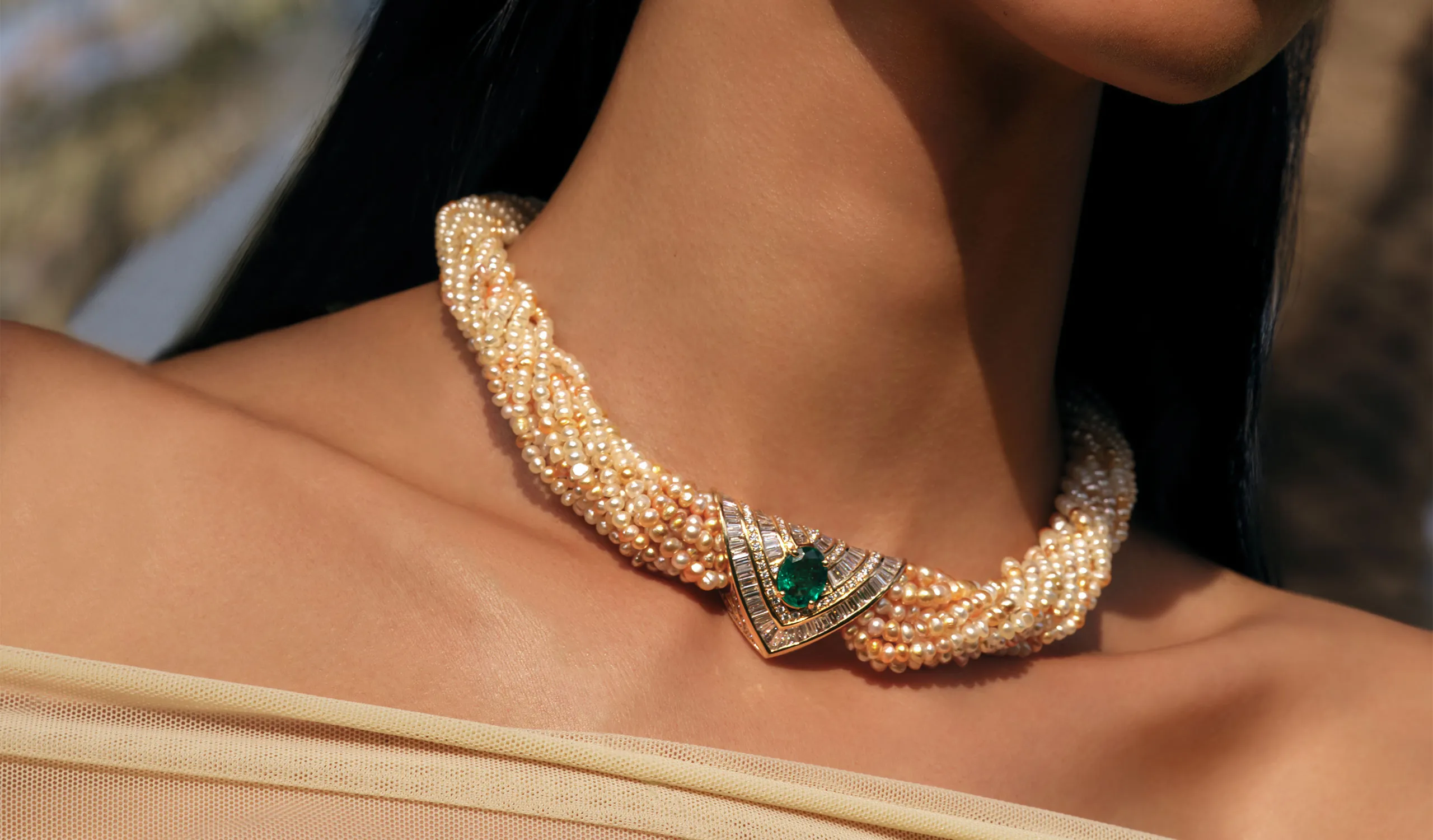 <p>Al Zain Arab Deco high jewellery choker, set with an oval emerald, diamonds and natural pearls in 18k yellow gold</p>