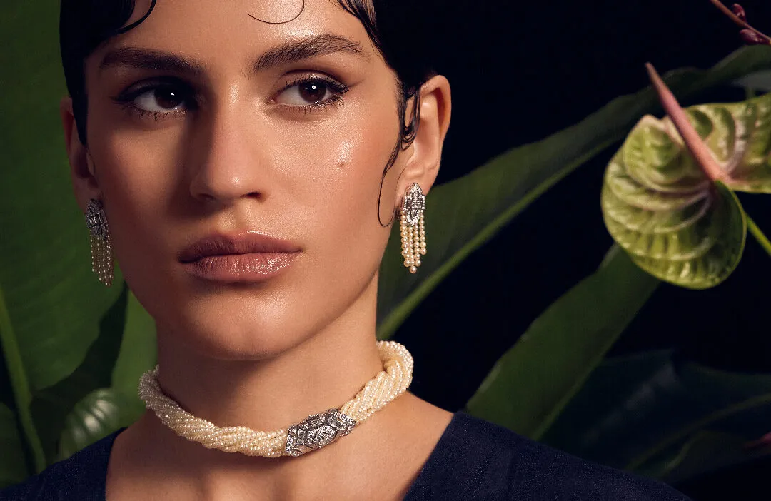 The Arab Deco collection is a unique concept to Al Zain that is articulated through beautifully crafted pieces. The collection explores the fusion of the visuals of Arabian architecture with the Art Deco movement