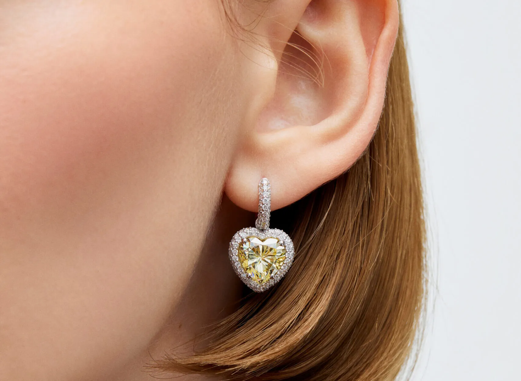 Aponine Heart Drop earrings with 13.05 carats of citrine and 1.44 carats of diamonds set in 18k gold, part of the Sassy Classics collection