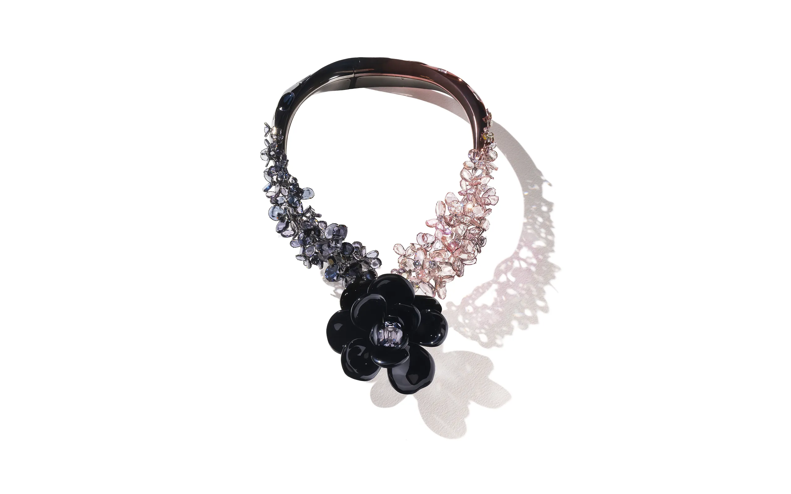 Feng J Blossomed Day and Night necklace with morganite, black spinel and white diamonds and a detachable flower in black Chinese lacquer with a 14.91-carat black spinel, which can be worn as a brooch, to be presented at TEFAF Maastricht 2025