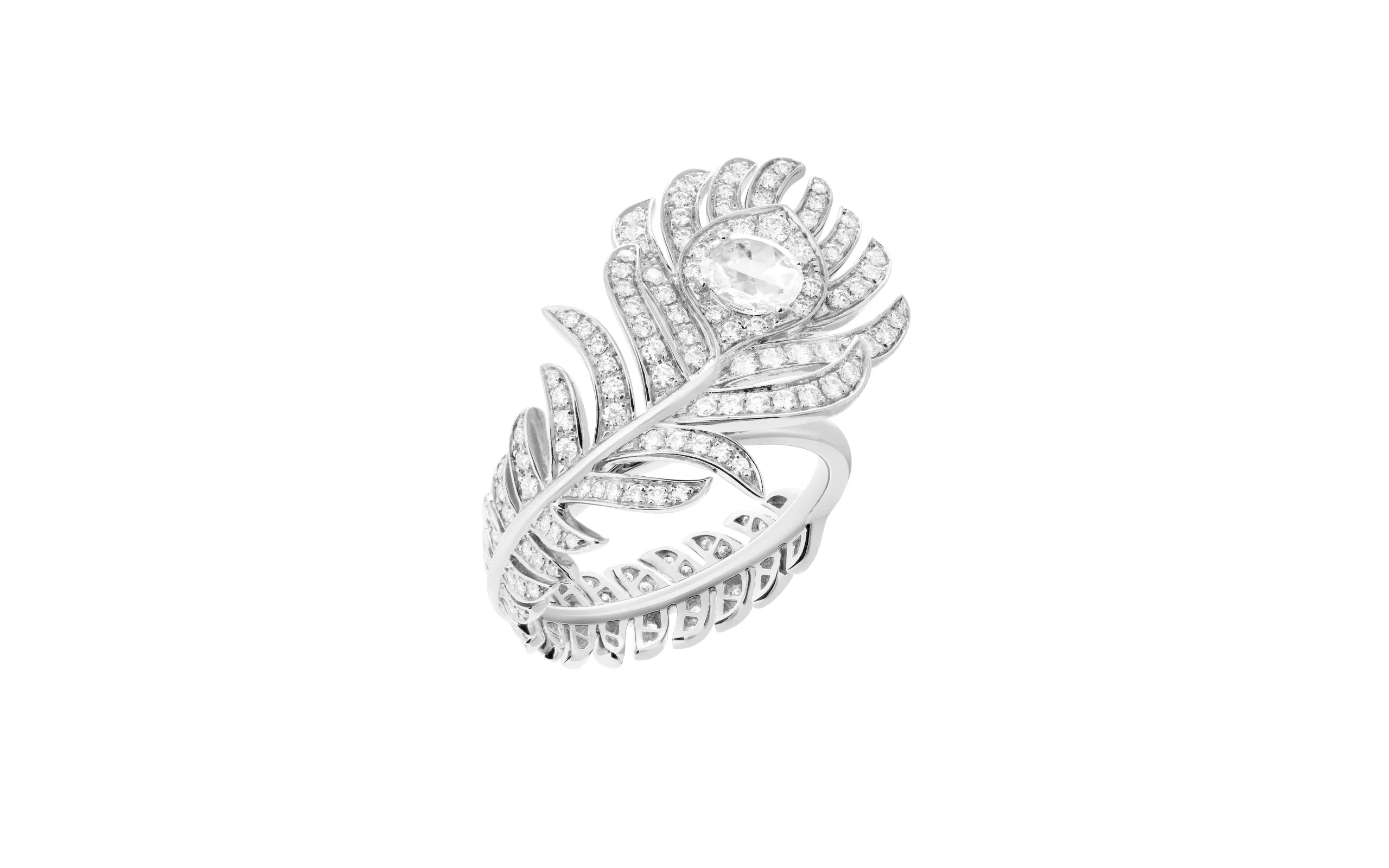 The Boucheron Plume de Paon ring worn by actress Daisy Edgar Jones to the Cannes Film Festival 2025