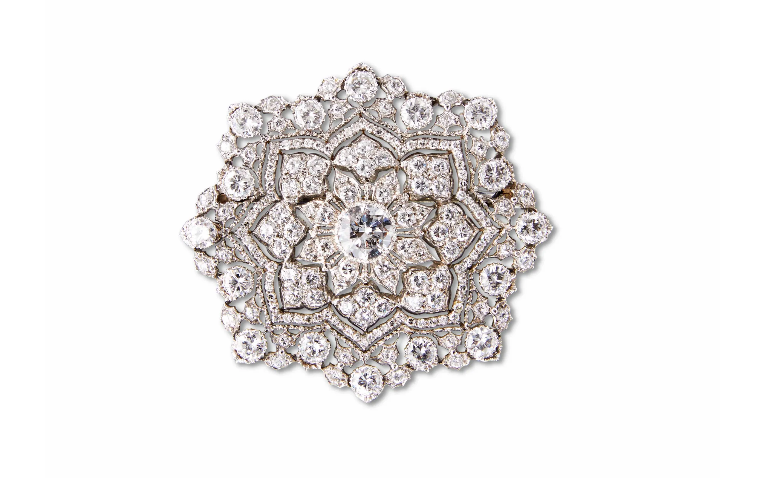 Buccellati Lace brooch set with diamonds, to be presented at TEFAF Maastricht 2025