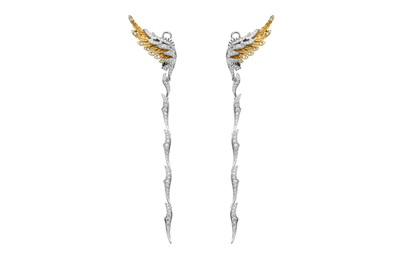 Carrera y Carrera Libre earrings from the Vida collection with diamonds in 18k yellow and white gold