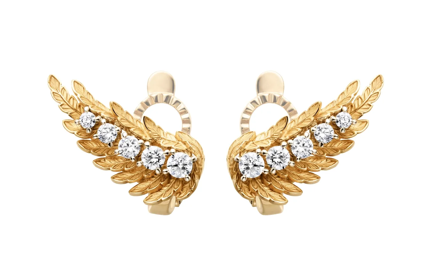 Carrera y Carrera Libre earrings from the Vida collection with diamonds in 18k yellow gold