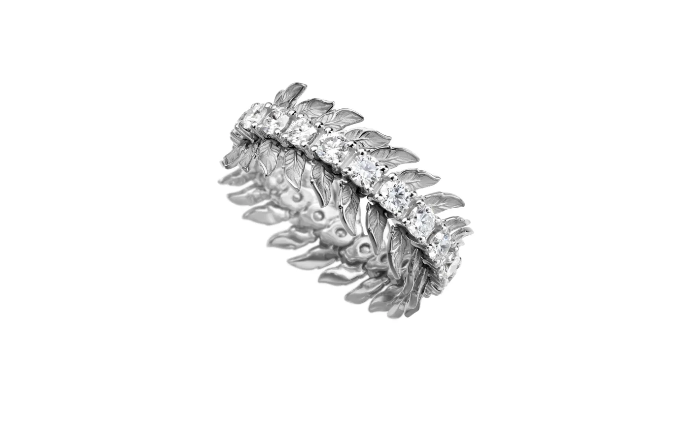 Carrera y Carrera Libre ring with diamonds in 18k white gold