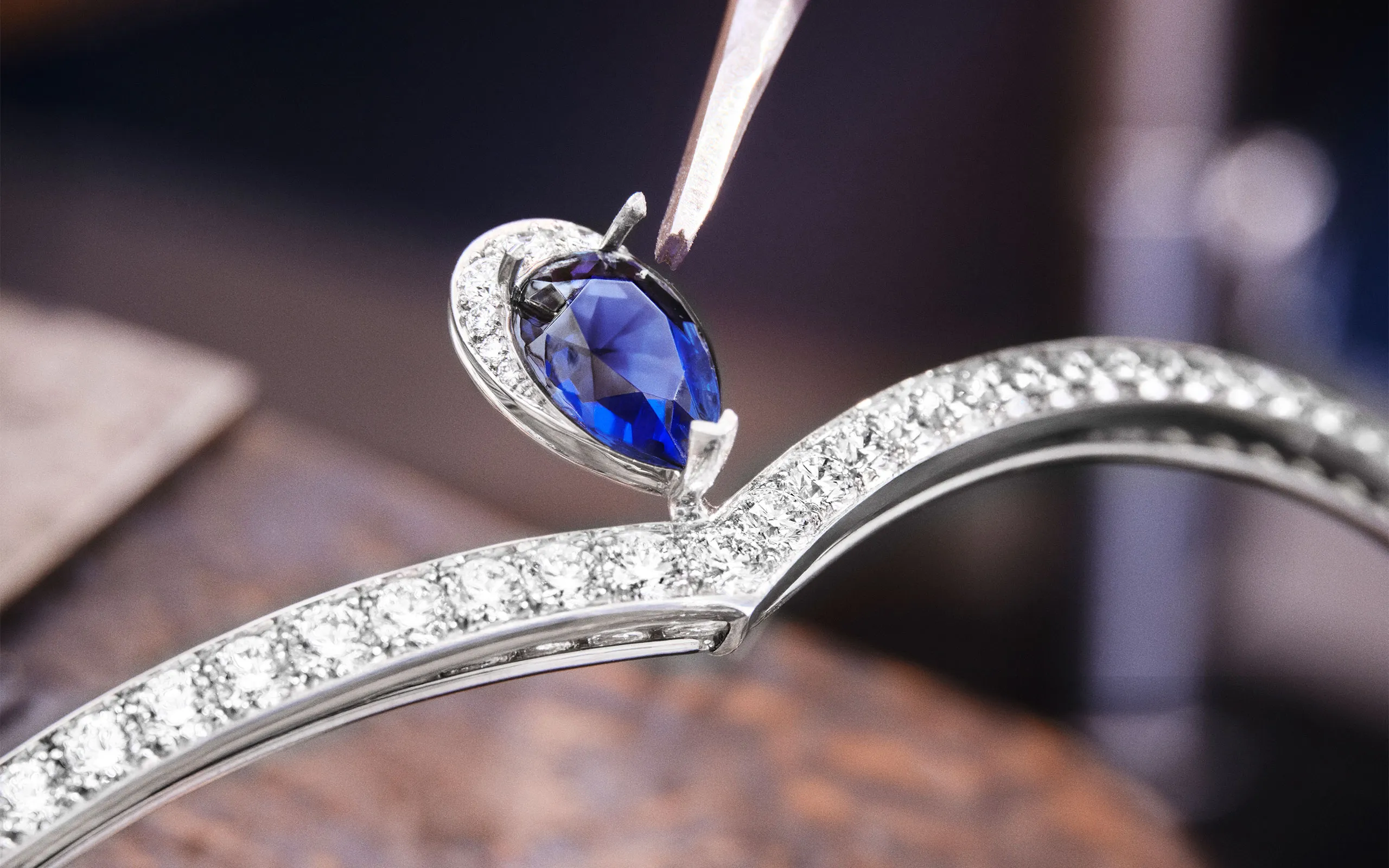 <p>All of the sapphires are from Madcascar</p>