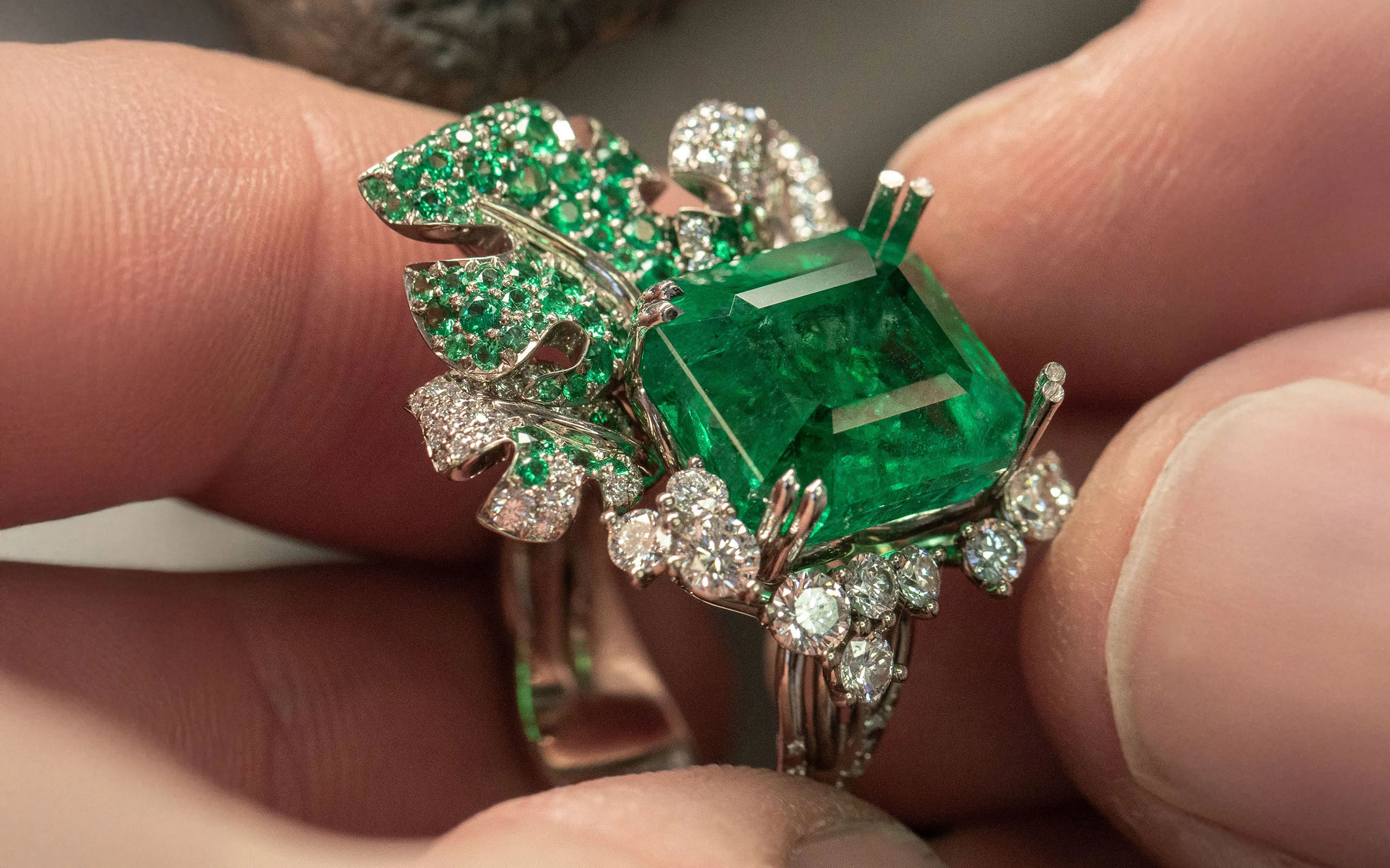 Ring from Chopard’s Insofu collection, set with emeralds and diamonds in white gold and platinum