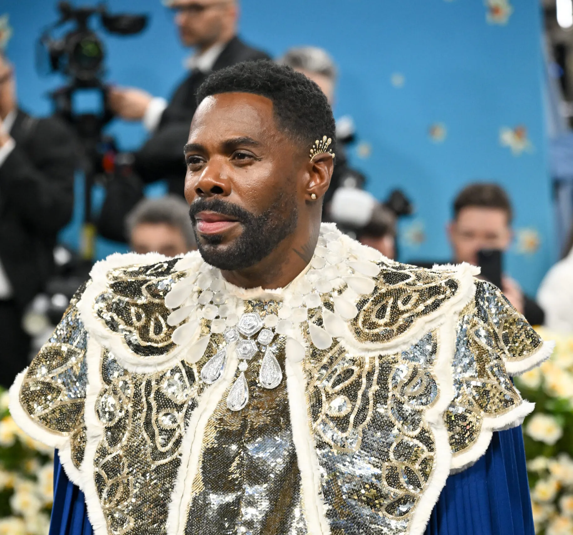 For his second look of the night, Colman Domingo paired a Boucheron ear cuff with the Iceberg necklace from the 2024 Or Bleu High Jewellery collection 