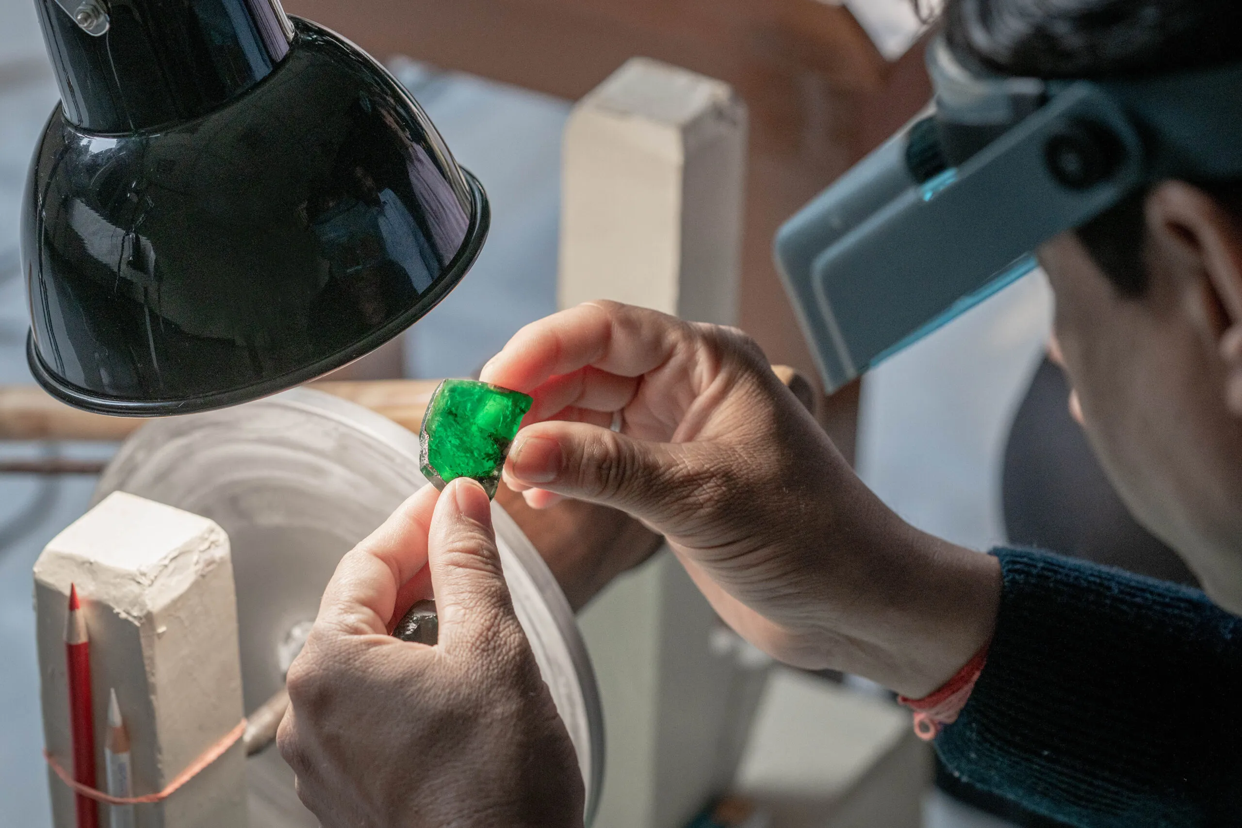Cutting process of Insofu Emerald from Chopard