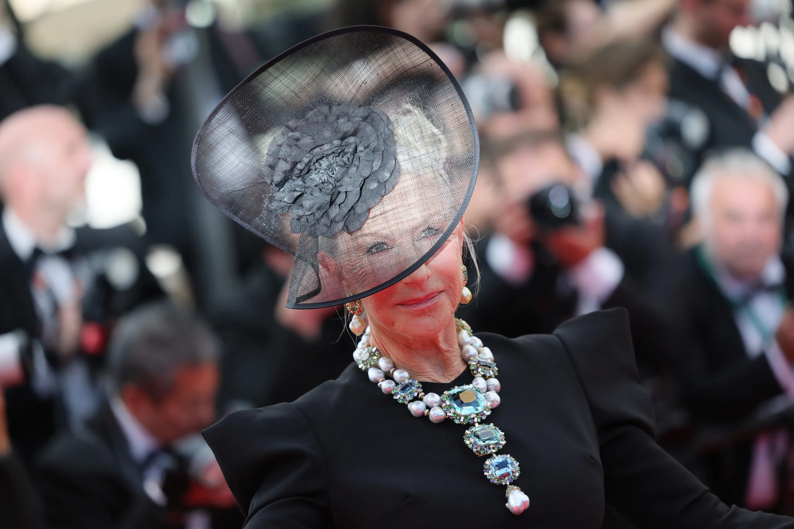  Dame Helen Mirren wearing the Marina collier by Margot McKinney to the Cannes Film Festival 2025