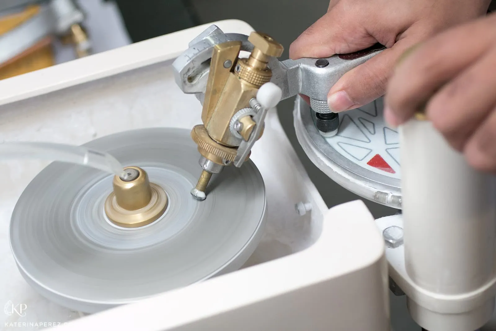 <p>Gemstone faceting at DANAT Institute</p>