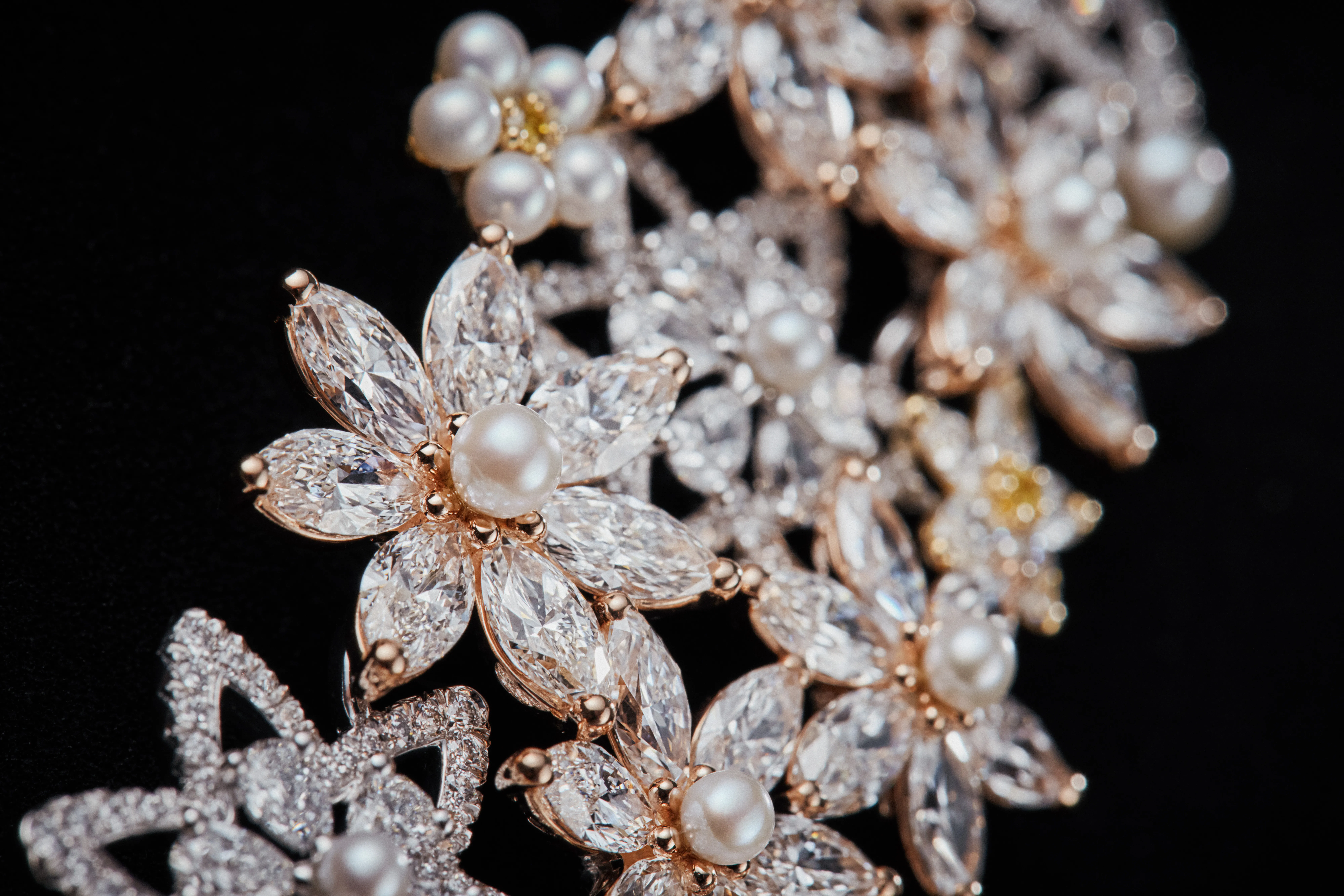 A closer look at the micro-pearl accents used in the Dior Milly Dentelle High Jewellery collection to create contrast and depth 