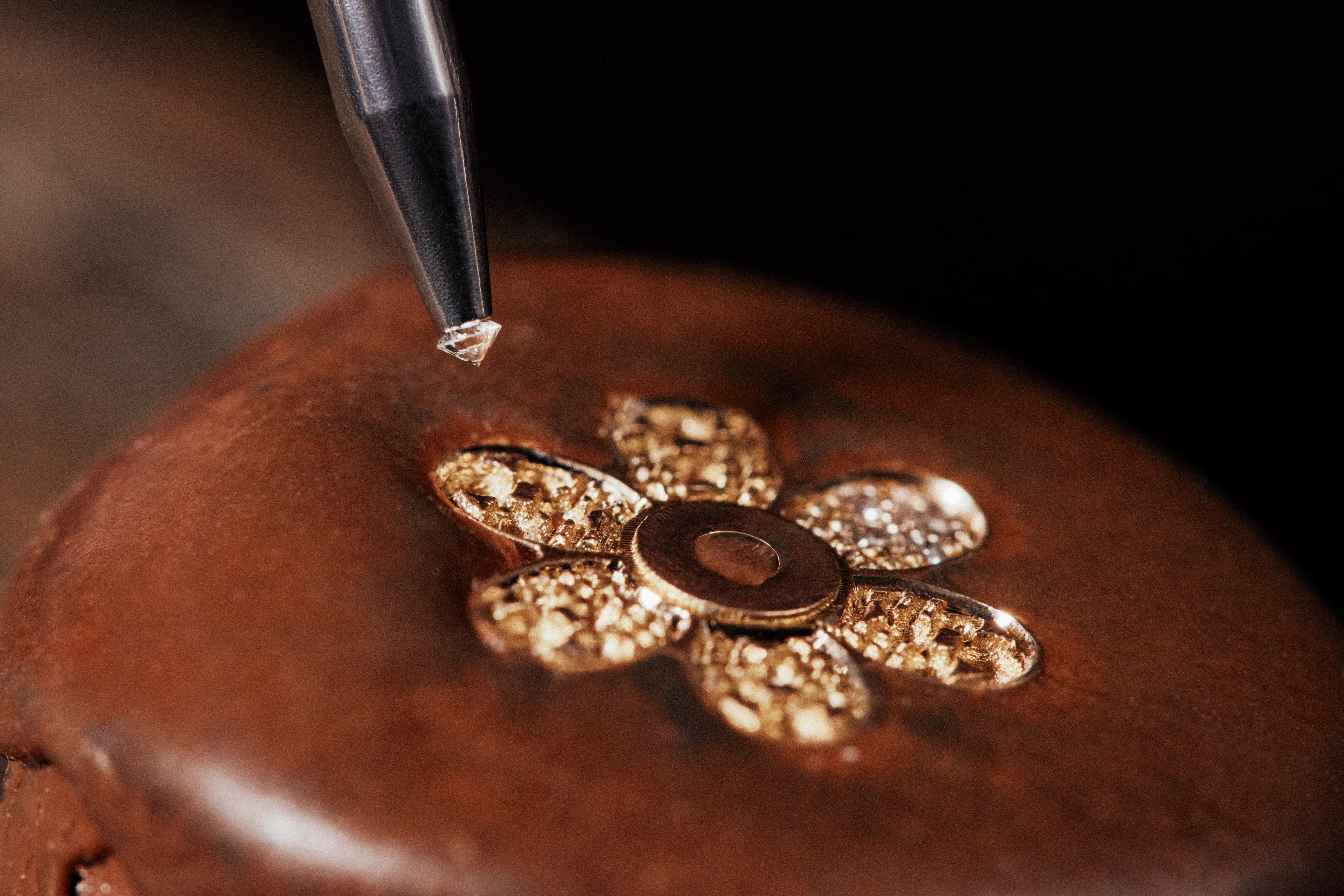 The making of the Dior Diorigami collection, featuring stone setting