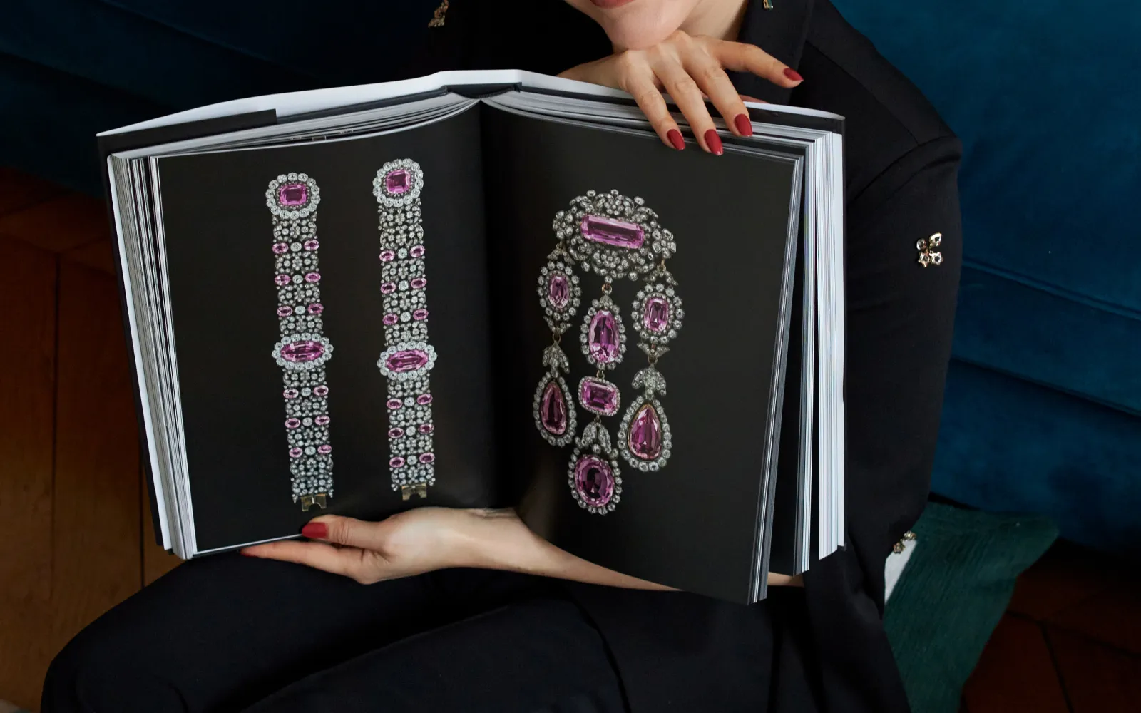 Divine Jewels - The Pursuit of Beauty by Kazumi Arikawa