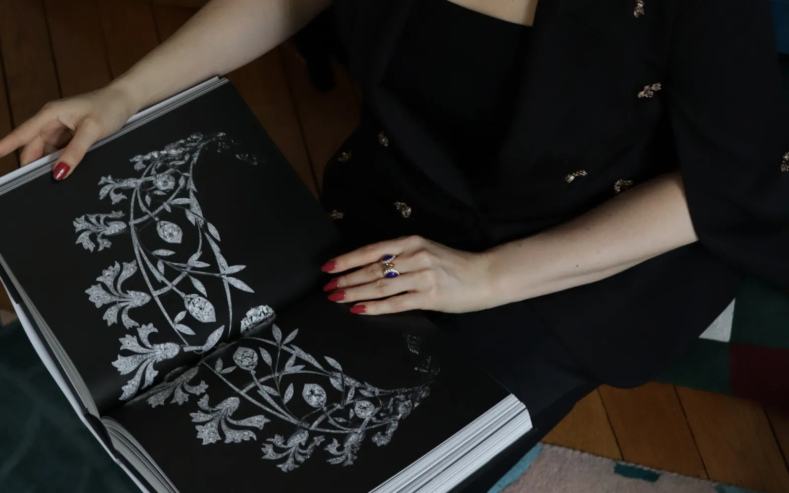 Divine Jewels - The Pursuit of Beauty by Kazumi Arikawa