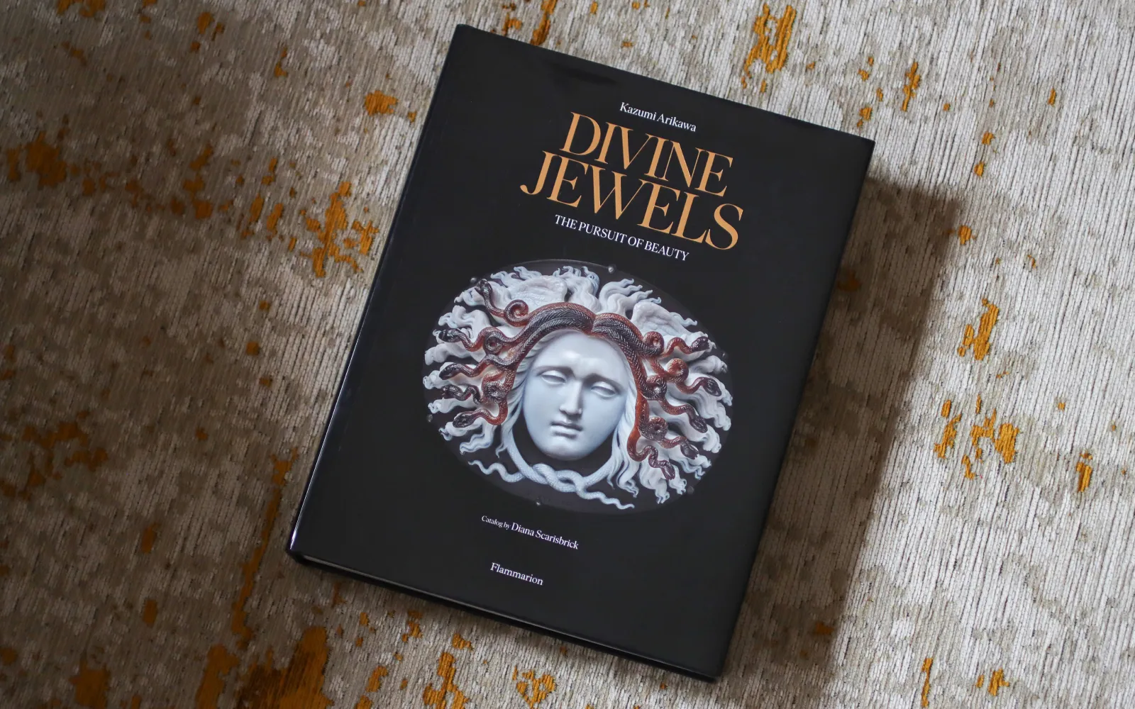 Divine Jewels - The Pursuit of Beauty by Kazumi Arikawa