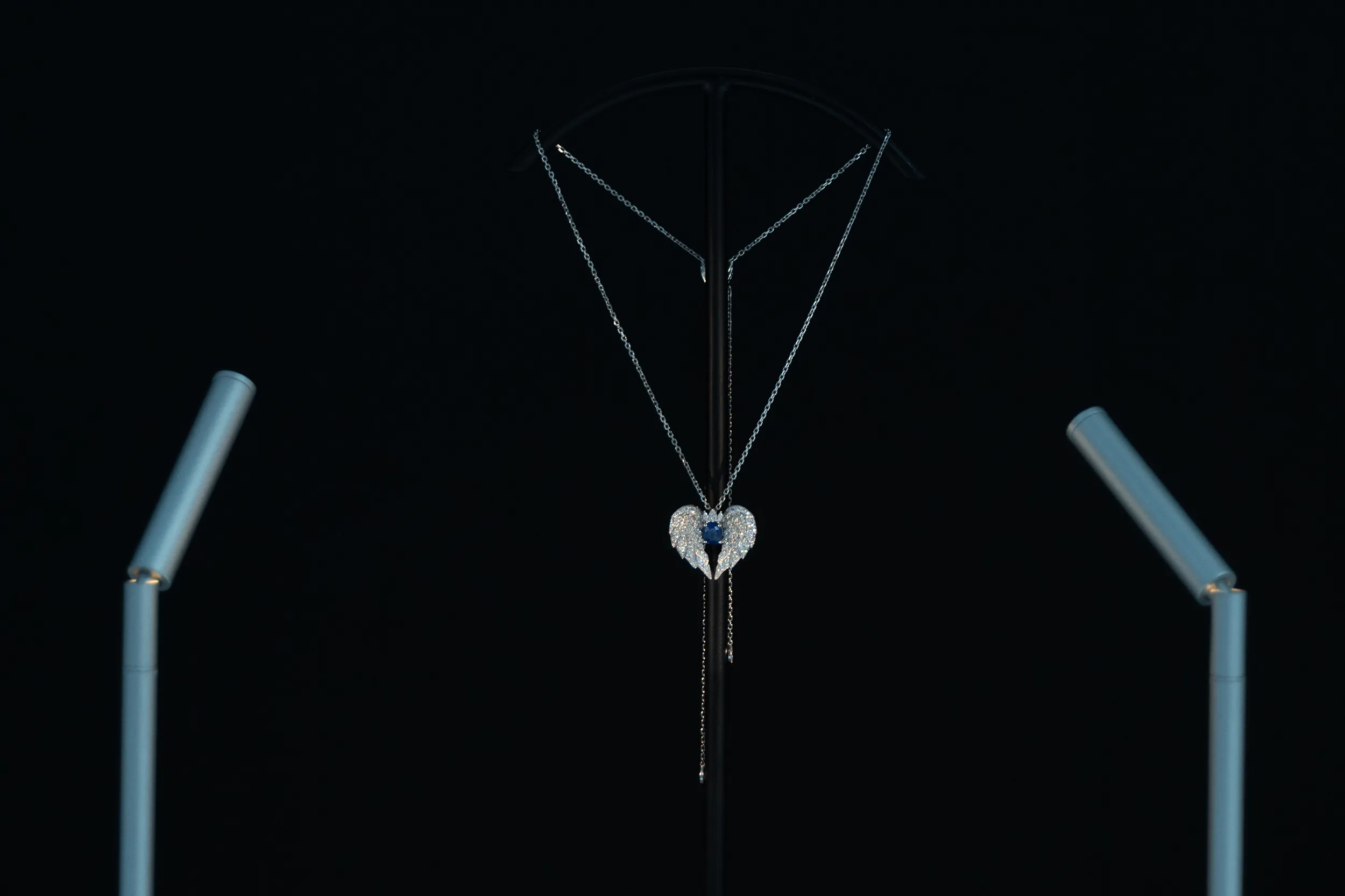 Katerina Perez’s bespoke pendant by El'eeté Jewellery was crafted at the brand’s Swiss atelier in 18k white gold 