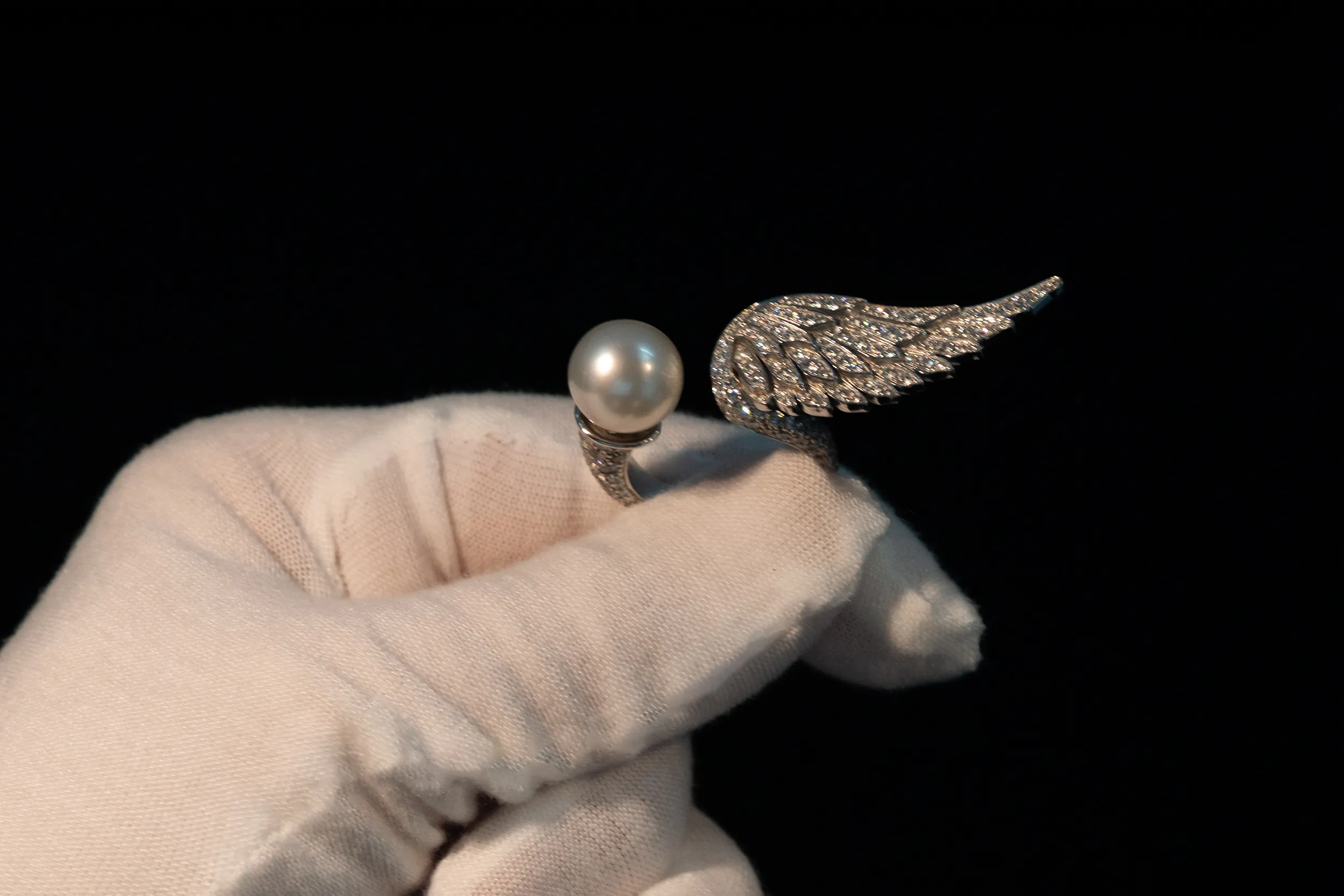 El'eeté Jewellery ‘Timeless’ ring with a South Sea pearl and diamonds, created for a private client  