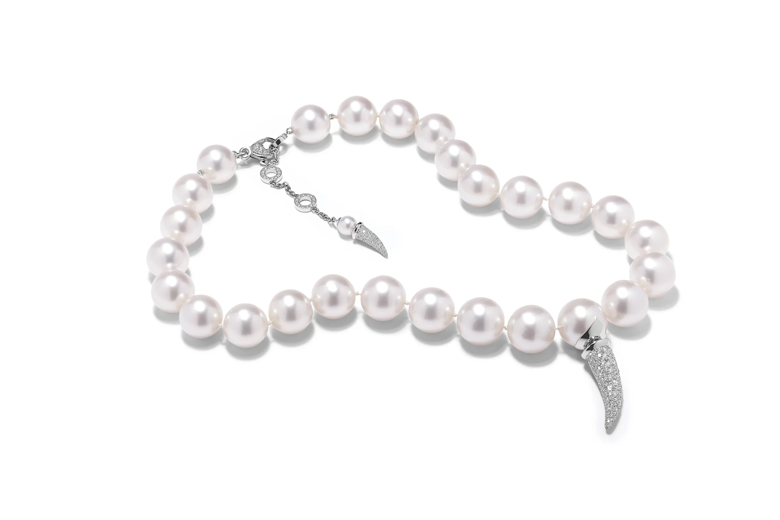 El'eeté Jewellery South Sea pearl necklace from Collection №1 with 318 brilliant-cut white diamonds and 12-14.5mm pearls set in 18k white gold 